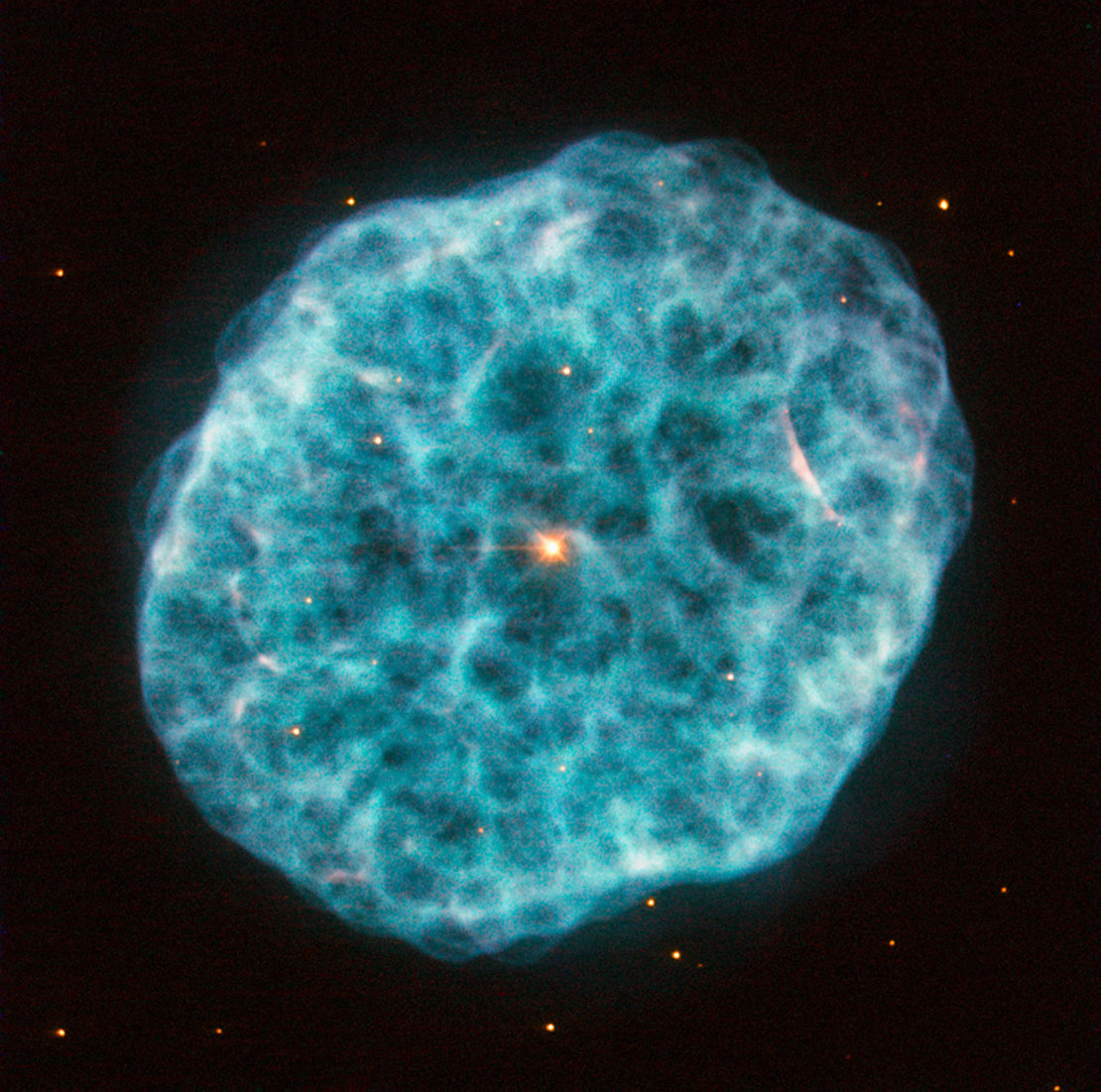 hubble_views_a_cosmic_oyster_and_pearl_in_ngc_1501_article_mob