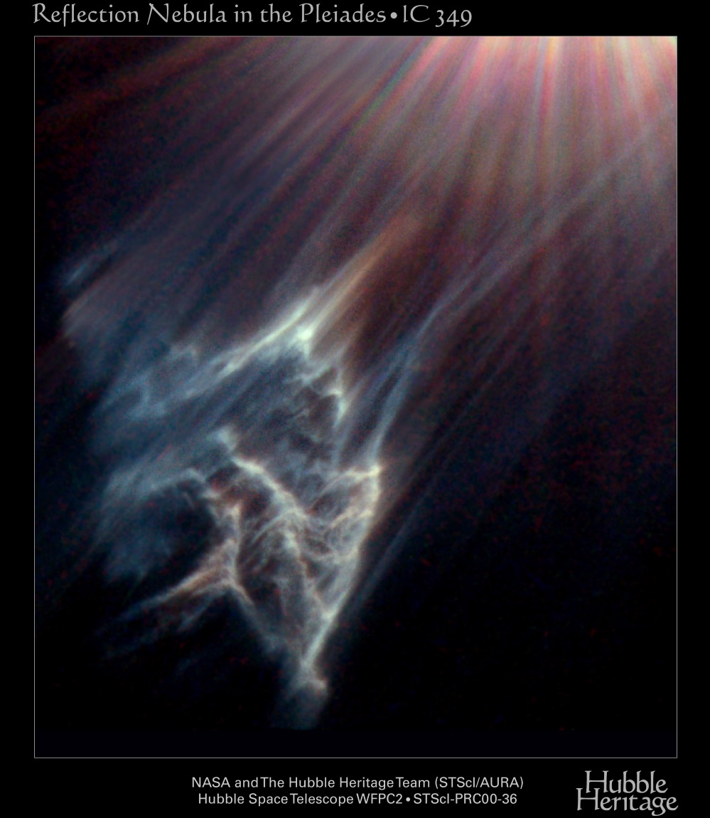 Nube interstellare IC349 ripresa dall’Hubble Space Telescope. Merope è fuori dal campo, responsabile della raggiera colorata in alto a destra (artefatto prodotto nelle ottiche del telescopio). Credits: NASA and The Hubble Heritage Team (STScI/AURA).
