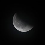 Un bello scatto della Luna in fase parziale (Foto Sergio Fanelli)